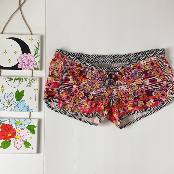 Athleta Floral Hipster Swim Shorts - Picture 11 of 13
